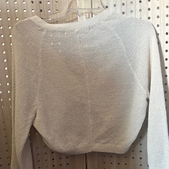 Knitted and Knotted Cropped Sweater - Picture 3 of 4